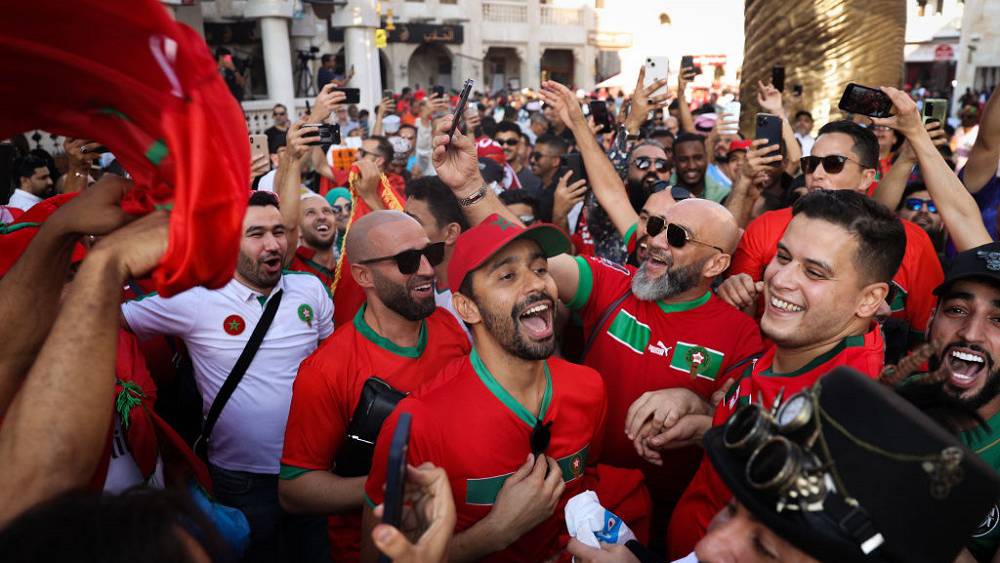 الجماهير المغربية تتوافد بـ”كثرة” على ملعب “البيت” لمساندة “أسود الأطلس” أمام فرنسا في المربع الذهبي للمونديال
