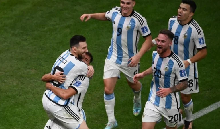 الأرجنتين تتجاوز هولندا بضربات الترجيح وتضرب موعدا لكرواتيا في النصف