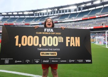 الفيفا يحتفل بمشجعة مغربية باعتبارها المتفرج رقم مليون في مونديال الأندية