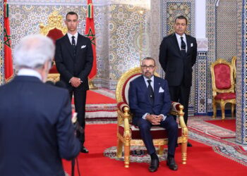 جلالة الملك يستقبل والي بنك المغرب