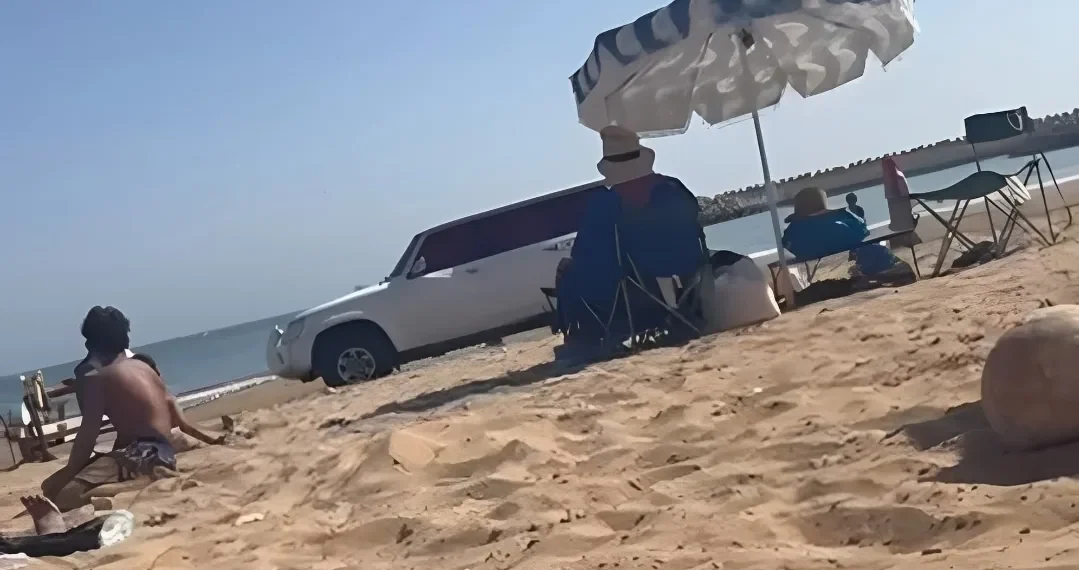 أمن أكادير يحقق في دخول سيارة أجنبية إلى رمال الشاطئ