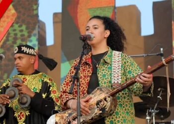 الجمهور التونسي يستمتع بإيقاعات كناوة