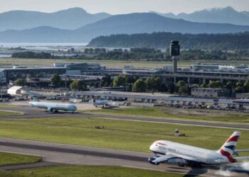 إغلاق مؤقت لمطار فانكوفر الدولي إثر بلاغ عن اختطاف طائرة صغيرة