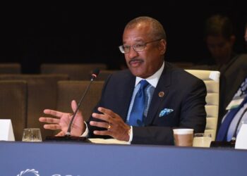 السفير الأمريكي الأسبق يشيد بمتانة العلاقات المغربية-الأمريكية ويدعو إلى تعزيزها في مجالات استراتيجية