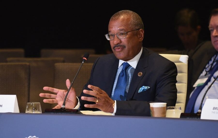 السفير الأمريكي الأسبق يشيد بمتانة العلاقات المغربية-الأمريكية ويدعو إلى تعزيزها في مجالات استراتيجية