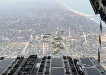 إسبانيا تنفذ إنزالات جوية للمساعدات الإنسانية إلى قطاع غزة: خطوة عاجلة في مواجهة أزمة إنسانية متصاعدة