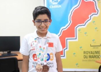 المغربي آدم غيادي يتألق عالمياً في البرمجة ويظفر بالمرتبة الثانية في أولمبياد STEM ببرشلونة
