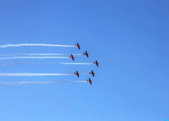 عيد العرش المجيد.. القوات المسلحة الملكية تنظم عروضا جوية وقفزات استعراضية بالمظلات