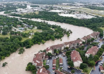 ارتفاع حصيلة ضحايا فيضانات تكساس إلى 50 قتيلا بينهم 15 طفلا