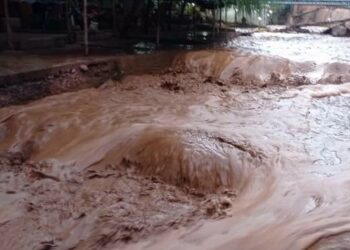 حمولة وادي أوريكا تُلحق خسائر بمقاهي سياحية والمهنيون يفضلون تحمّل التكاليف ذاتياً