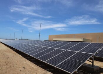 بعد فوز “أكوا باور” بمشروعي ميدلت 2 و3.. خبراء يشيدون بالتحول نحو التقنية الكهروضوئية في استراتيجية الطاقة الشمسية بالمغرب