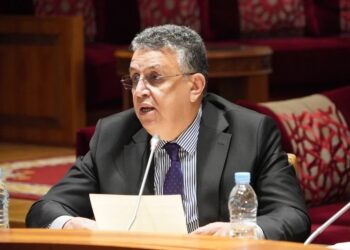 وهبي: مطالبة الموظفين المدنيين بشهادة مغادرة التراب الوطني “إجراء غير قانوني”