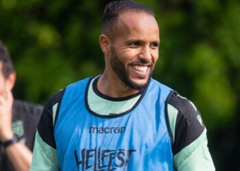 العربي يرغب في إنهاء مسيرته الكروية في فرنسا