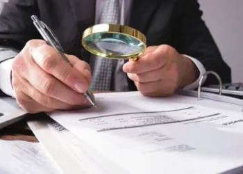 مفتشية المالية تفتح تحقيقًا في خروقات فواتير بمقاولات ومؤسسات عمومية