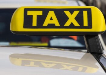 دعوات لتجديد سيارات الأجرة قبل تنظيم الأحداث الرياضية الكبرى