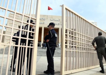 مسؤول بالنيابة العامة ينفي تهديد طفل