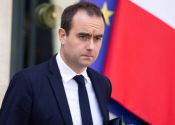 الحكومة الفرنسية الجديدة تقدم استقالتها