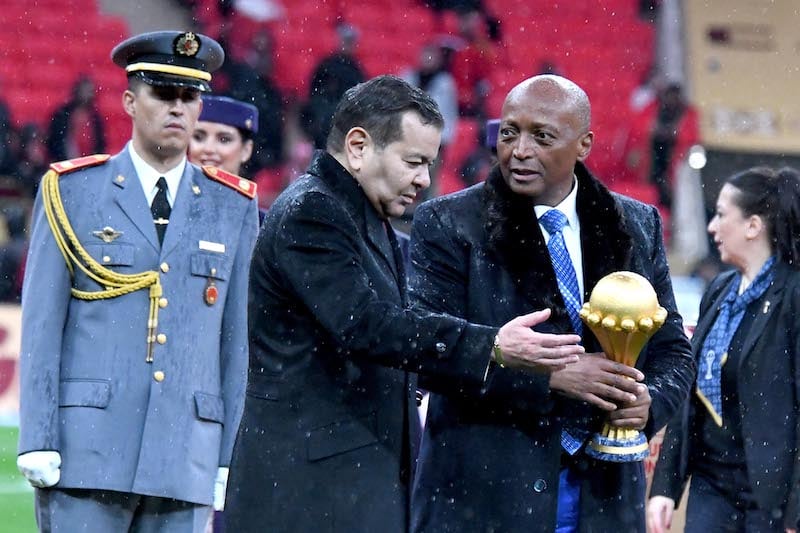 الأمير مولاي رشيد يسلم كأس إفريقيا للإمم إلى المنتخب السنغالي