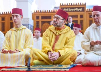 أمير المؤمنين يؤدي صلاة عيد الفطر بالرباط