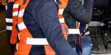 امرأة تقود شبكة للهجرة غير النظامية