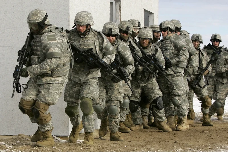 أمريكا تدرس نشر 10 آلاف جندي إضافي