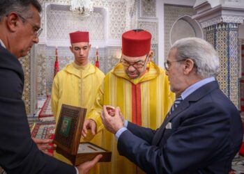 جلالة الملك يستقبل والي بنك المغرب