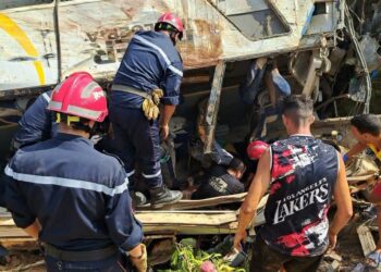 سقوط حافلة في منحدر بالجزائر يخلف عشرات القتلى والمصابين