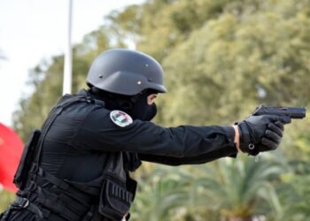 رصاصة تحذيرية تنهي مواجهة مسلح مع الشرطة في سيدي قاسم