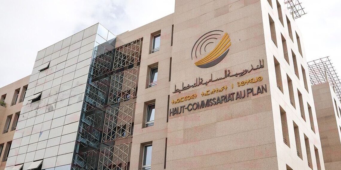 تراجع البطالة بالمغرب إلى 9.5% وسط استمرار تحديات توظيف الشباب وحاملي الشهادات