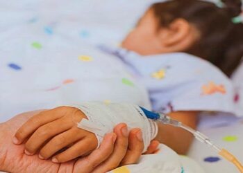 كارثة تهز عالم الطب.. طفلة تفارق الحياة بعد علاج جيني تجريبي أخفيت تفاصيله لأشهر