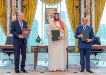 توحد السعودية وتركيا وباكستان جهودها الدفاعية باتفاقية مشتركة لتعزيز الأمن الإقليمي