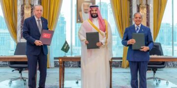 توحد السعودية وتركيا وباكستان جهودها الدفاعية باتفاقية مشتركة لتعزيز الأمن الإقليمي