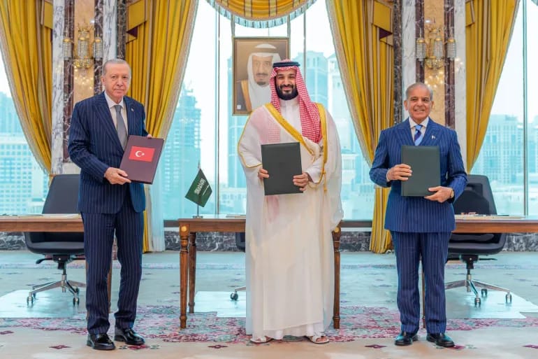 توحد السعودية وتركيا وباكستان جهودها الدفاعية باتفاقية مشتركة لتعزيز الأمن الإقليمي
