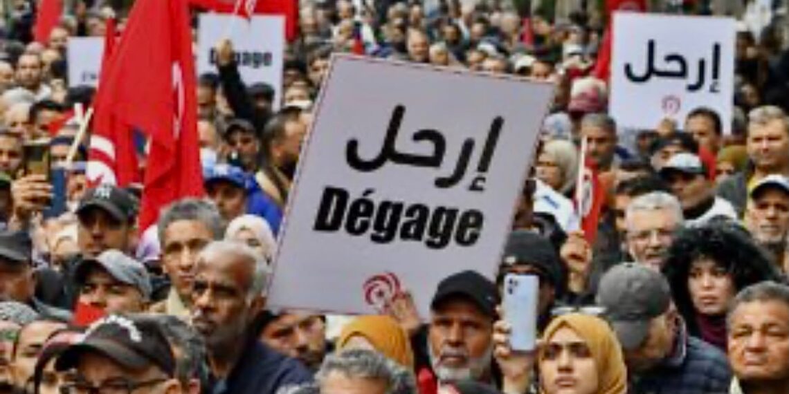 عريضة لـ«جيل زد» في تونس تطالب بتنحي قيس سعيّد وتنظيم انتخابات مبكرة