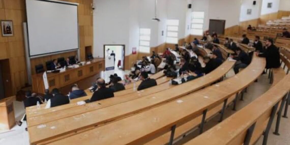 رسوم التكوين الجامعي تشعل غضب النقابات.. وFNE تدعو إلى وقفة أمام البرلمان