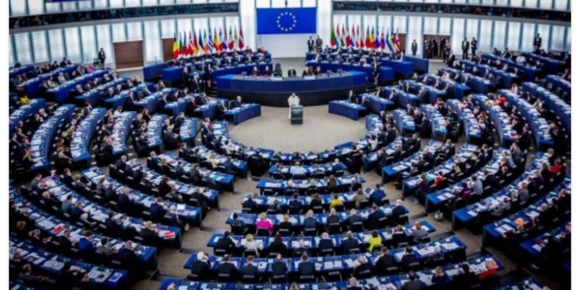 نائب أوروبي يفجرها: الصحراء مقابل سبتة ومليلية.. هل يطرح “فوكس” صفقة جديدة مع المغرب؟