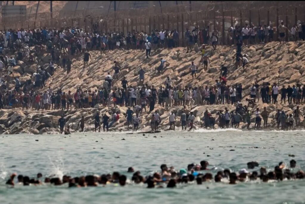 بروكسيل تحسم موقفها من مهاجري سبتة.. دعوة لإعادتهم إلى المغرب بتنسيق مع إسبانيا