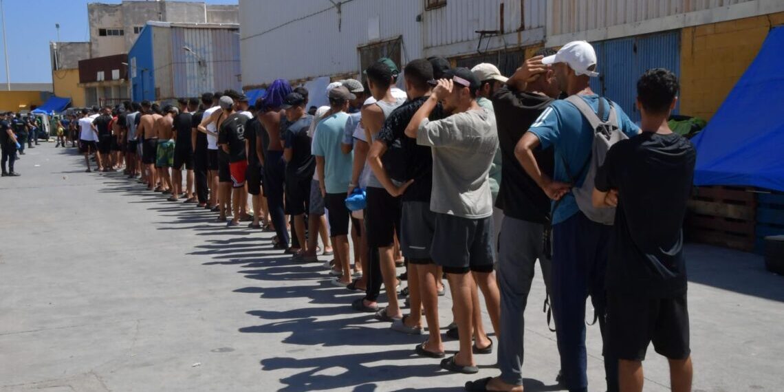 إسبانيا تنهي استخدام القاعات الرياضية لإيواء المهاجرين في سبتة
