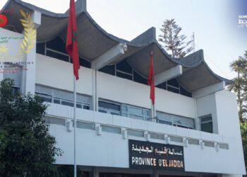 وقفة احتجاجية أمام مقر العمالة تضع الإدارة والخدمات العمومية وتدبير الشأن المحلي تحت الضوء