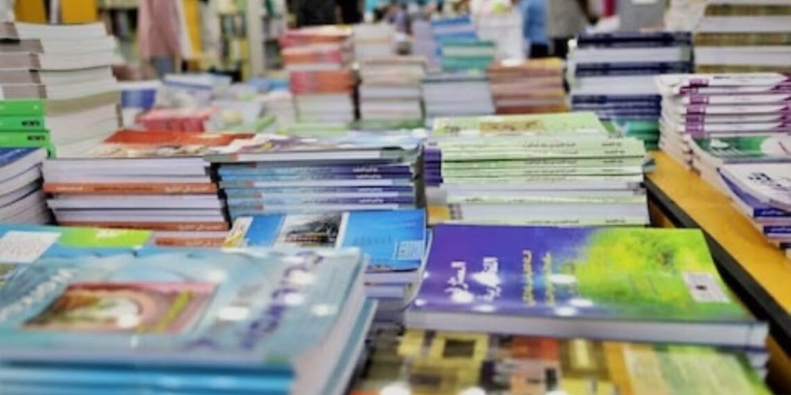 مقررات «مدارس الريادة» تعود إلى الواجهة.. الكتبيون يحذرون من خصاص يربك الدخول المدرسي