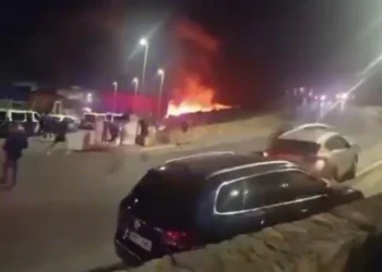 حريق يلتهم عشرات خيام المهاجرين في سبتة ويجلي نحو 200 شخص