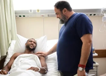 أيوب الكعبي يطمئن جماهيره بعد خضوعه لعملية جراحية
