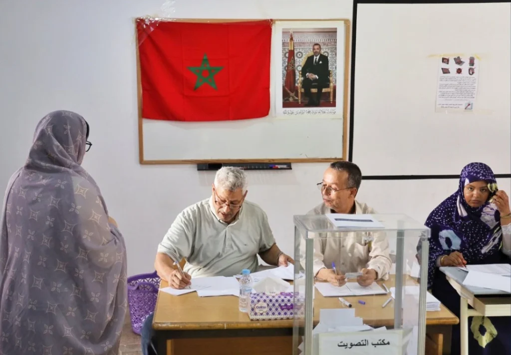 إقبال مكثف على مكاتب التصويت بمدينة العيون
