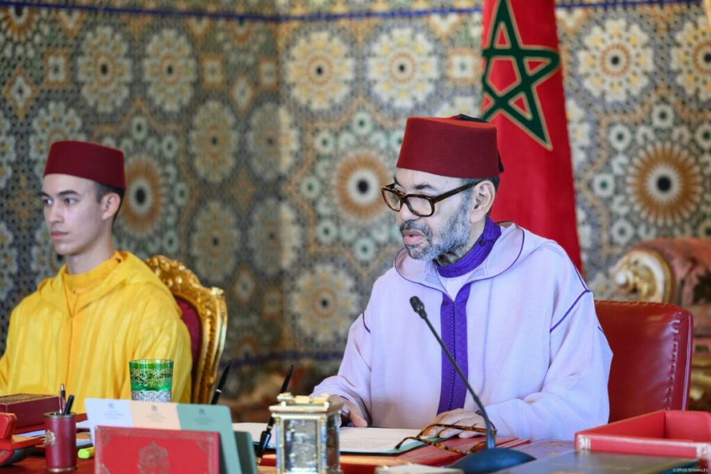 جلالة الملك محمد السادس يترأس مجلساً وزارياً للمصادقة على التوجهات العامة لمشروع مالية 2027 .