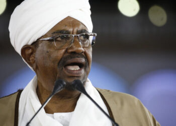 تدهور صحة عمر البشير يدفعه لطلب العلاج خارج السودان